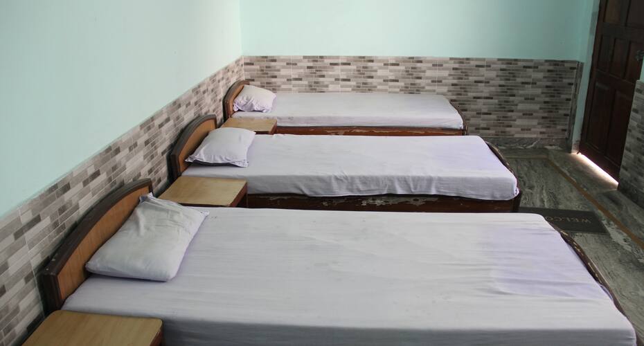 Hotel New Mansarovar, Lansdowne 3